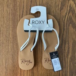 Roxy women’s flip flop- white, size 9